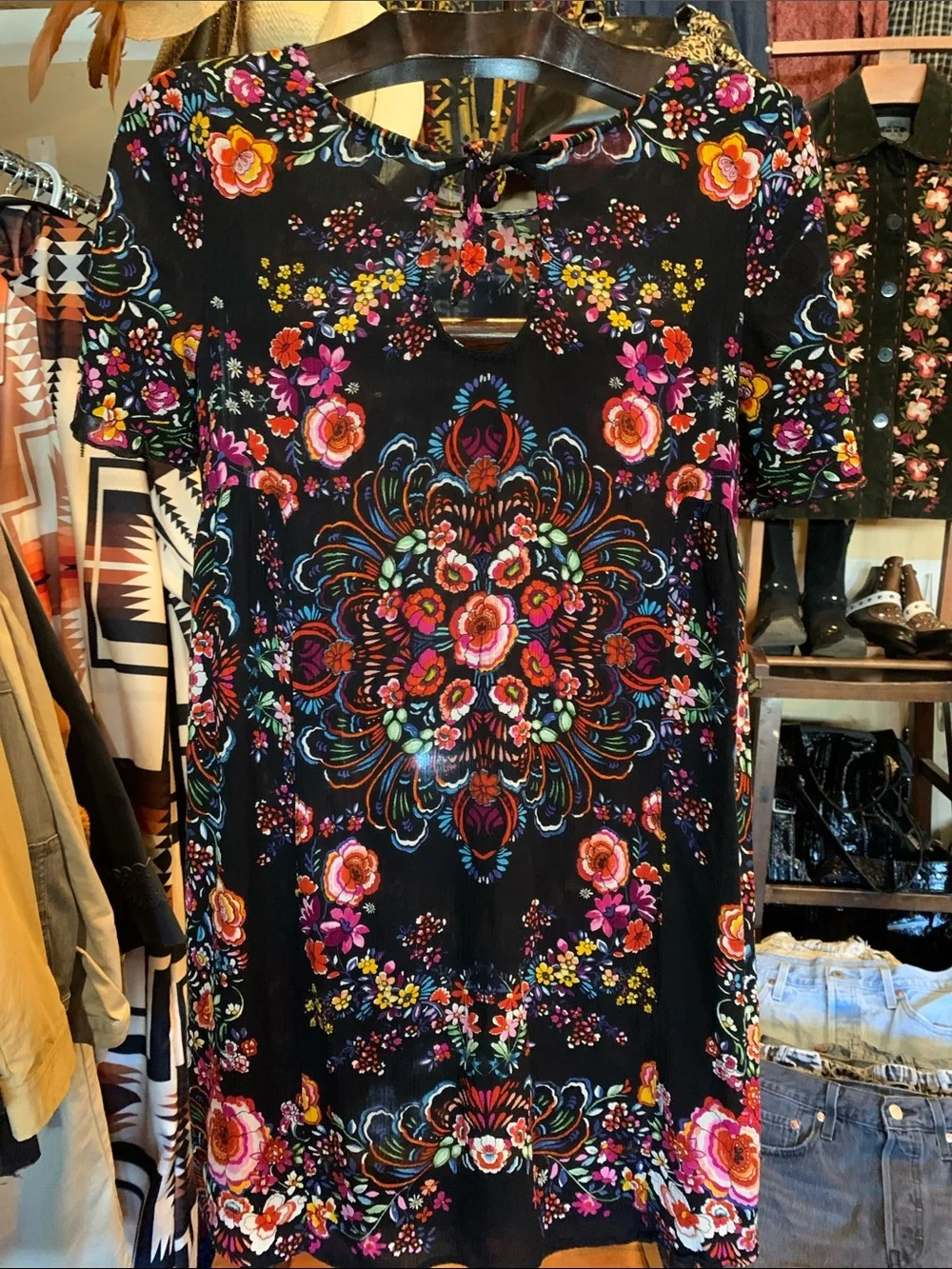 Black Floral Medallion Shift Dress - Picture 5 of 8